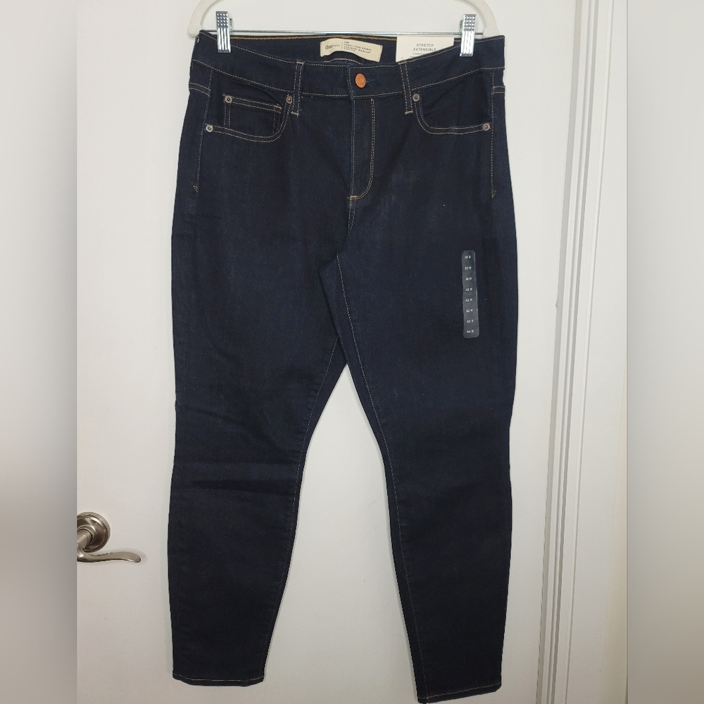 NWT -GAP Sz32 - Dark Denim Skinny Jeans Stretchy